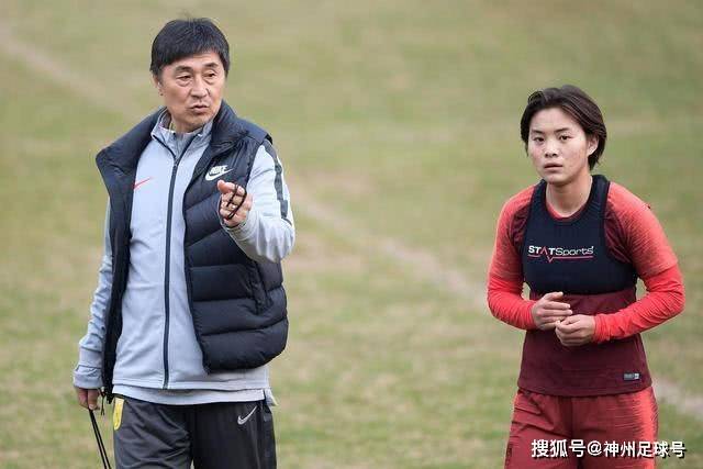 紧急补强！埃弗顿瞄准曼联前锋以应对锋线危机